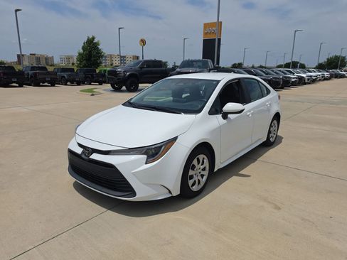Used 2024 Toyota Corolla LE FWD image 9