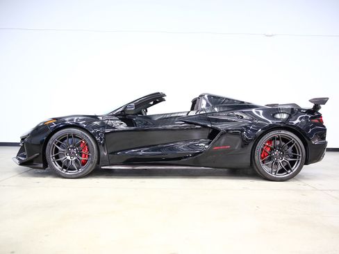 Used 2024 Chevrolet Corvette Z06 w/ Z07 Performance Package RWD image 6