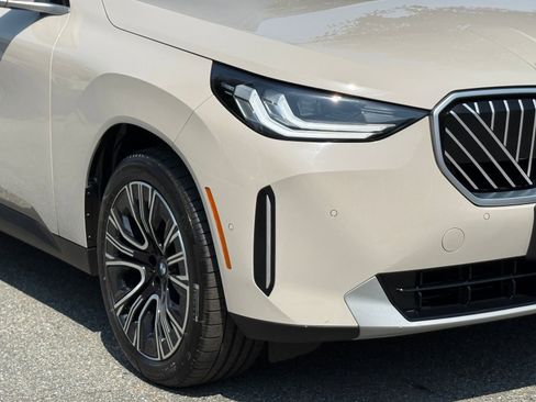 Used 2025 BMW X3 xDrive30i w/ Convenience Package image 14