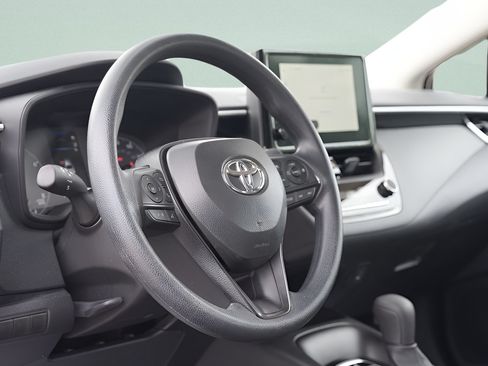 Used 2025 Toyota Corolla LE FWD image 22
