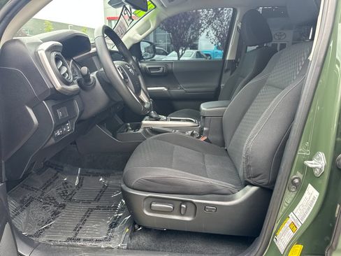 Used 2021 Toyota Tacoma SR5 w/ Trail Edition AWD/4WD image 12