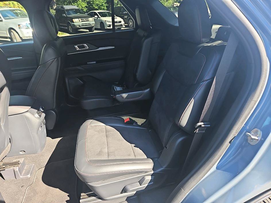 Used 2025 Ford Explorer ST AWD/4WD image 21