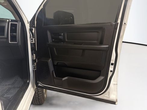 Used 2017 RAM 2500 Tradesman w/ Chrome Appearance Group image 28