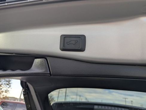 Used 2025 Toyota RAV4 XLE Premium image 30