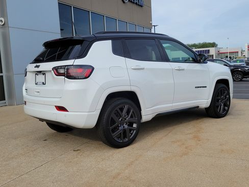 Used 2025 Jeep Compass Limited w/ High Altitude Package AWD/4WD image 4
