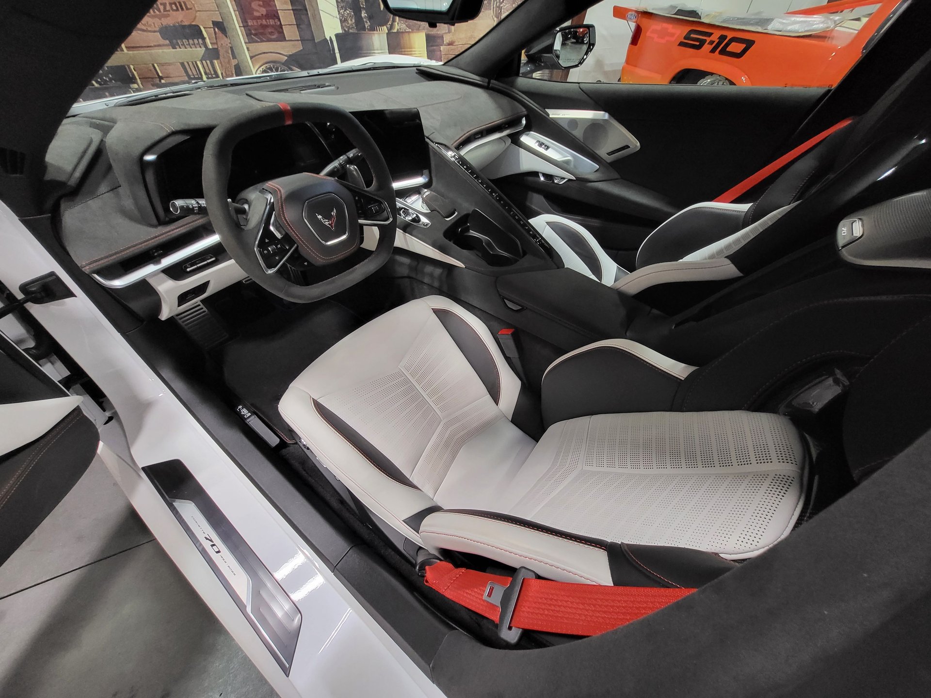 Used 2023 Chevrolet Corvette Stingray Premium Conv RWD image 15