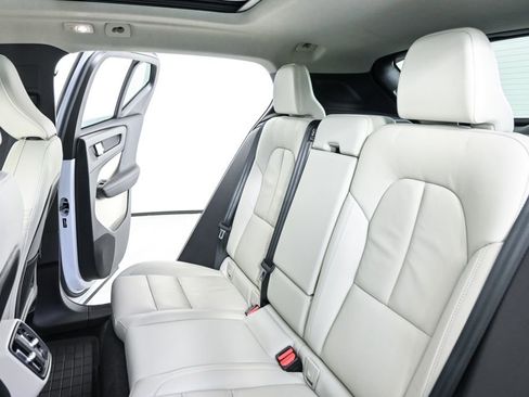 Certified 2024 Volvo XC40 B5 Plus w/ Protection Package Premier image 23