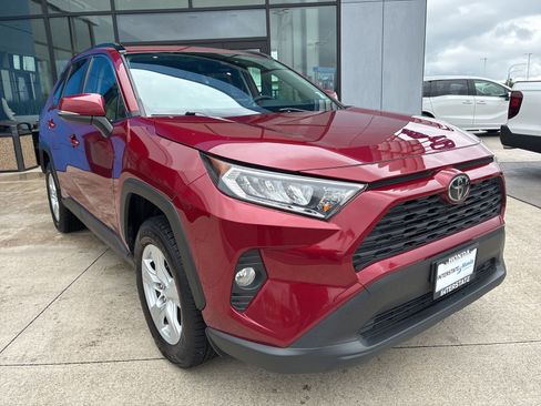 Used 2019 Toyota RAV4 XLE AWD/4WD image 3