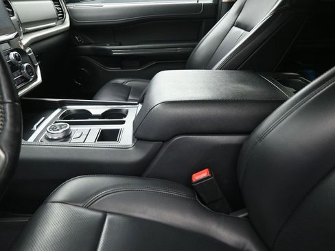 Certified 2024 Ford Expedition XLT image 21