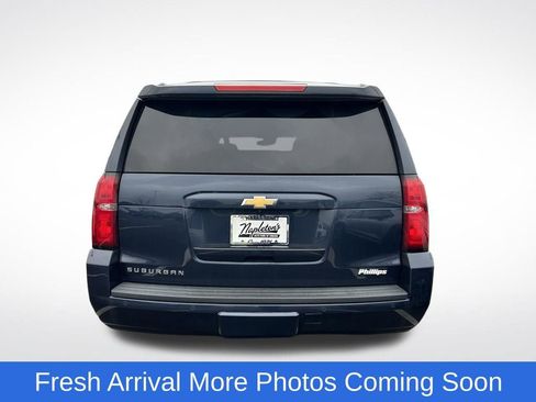 Used 2018 Chevrolet Suburban LT image 6