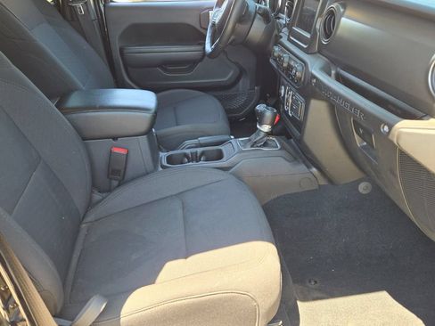 Used 2023 Jeep Wrangler Unlimited w/ Cold Weather Group AWD/4WD image 5
