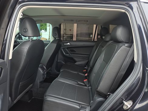 Used 2020 Volkswagen Tiguan SE w/ Panoramic Sunroof Package FWD image 6