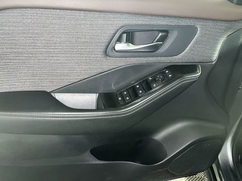 Used 2023 Nissan Rogue SV FWD image 13