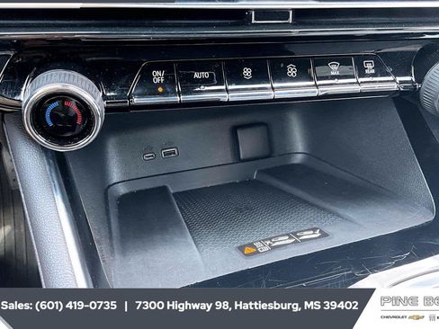 Used 2025 Chevrolet Traverse High Country FWD image 24