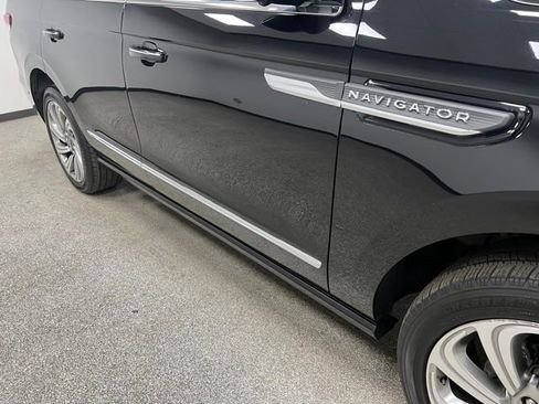 Used 2024 Lincoln Navigator Reserve image 12
