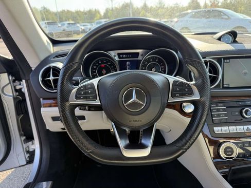 Used 2017 Mercedes-Benz SL 550 image 9