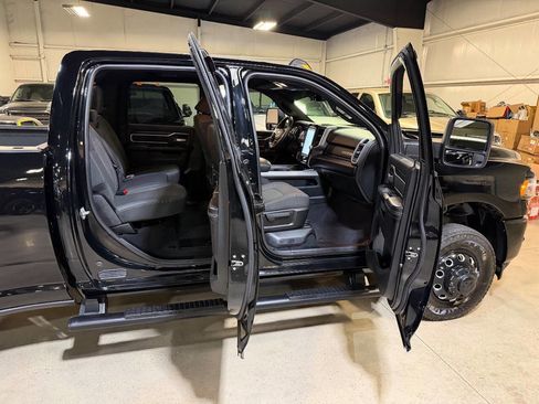 Used 2024 RAM 3500 Big Horn w/ Night Edition image 18