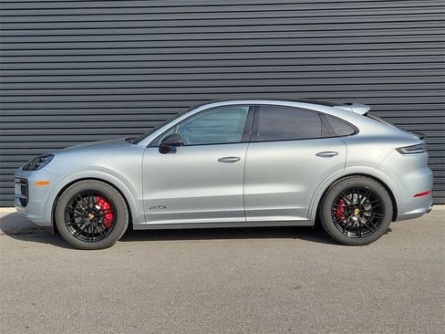 New 2026 Porsche Cayenne GTS image 2