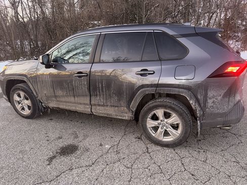 Used 2022 Toyota RAV4 XLE image 3