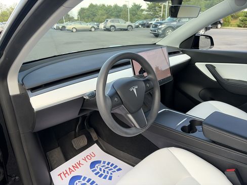 Used 2021 Tesla Model Y Long Range image 23