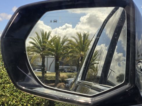 New 2026 Chevrolet Suburban High Country image 17