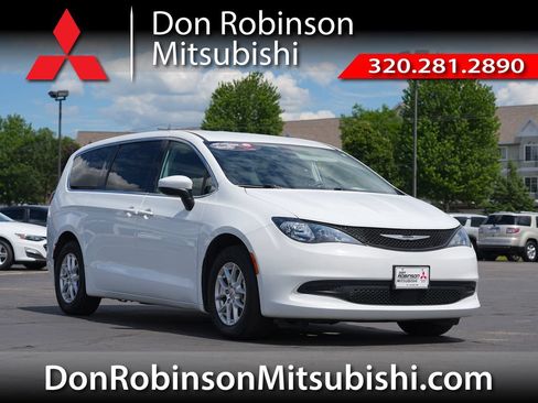 Used 2021 Chrysler Voyager LX FWD image 1