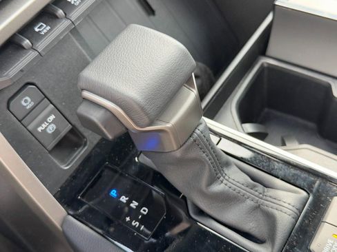 Used 2025 Toyota Sequoia 4WD image 20