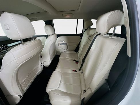 Used 2020 Mercedes-Benz GLB 250 4MATIC image 30