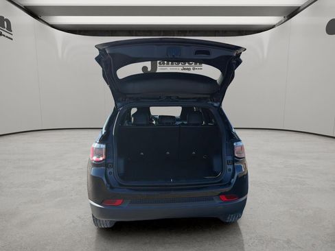 Used 2025 Jeep Compass Latitude image 9