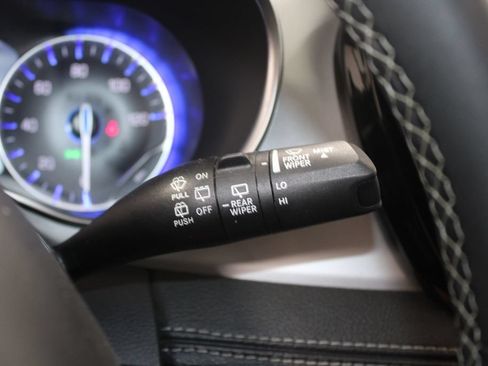 Used 2025 Chrysler Pacifica Limited FWD image 26