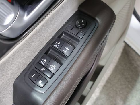 Used 2018 Chrysler Pacifica Touring-L Plus FWD image 14