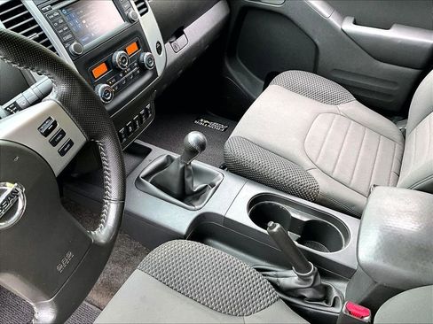 Used 2015 Nissan Frontier PRO-4X AWD/4WD image 13