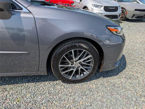 Used 2018 Lexus ES 350 w/ Luxury Package w/Wood Trim FWD image 9