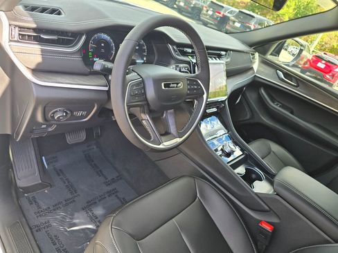 New 2025 Jeep Grand Cherokee L Limited image 23