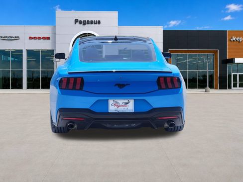 Used 2024 Ford Mustang Coupe RWD image 8