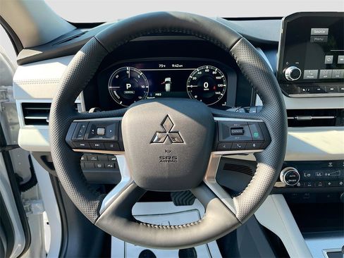 New 2025 Mitsubishi Outlander SEL image 11