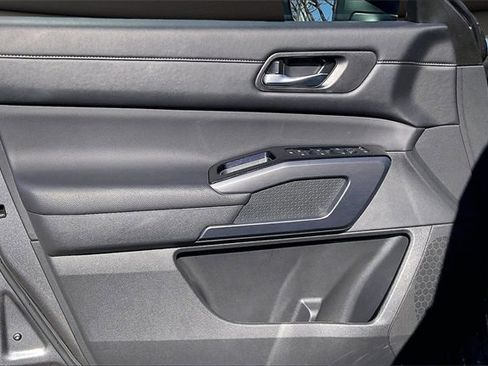 Certified 2025 Nissan Pathfinder SL image 21