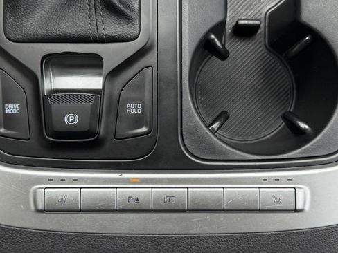 Used 2025 Kia Carnival FWD image 45