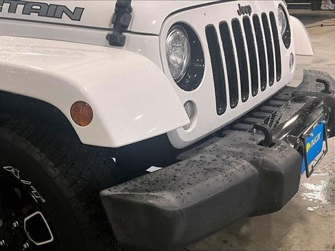 Used 2017 Jeep Wrangler Sahara AWD/4WD image 30