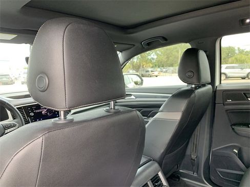 Used 2020 Volkswagen Atlas Cross Sport SEL Premium image 19