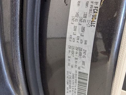 Used 2018 Chrysler Pacifica Touring-L FWD image 29