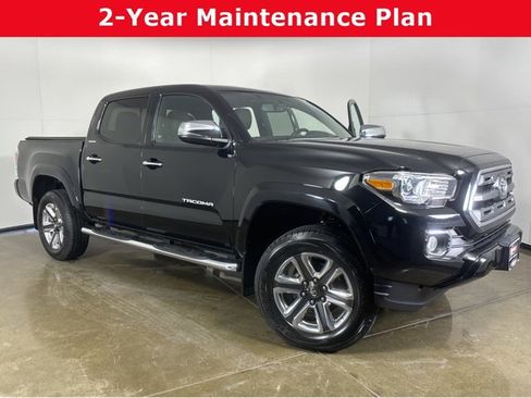 Used 2017 Toyota Tacoma Limited image 1