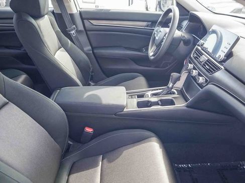 Used 2018 Honda Accord LX image 17