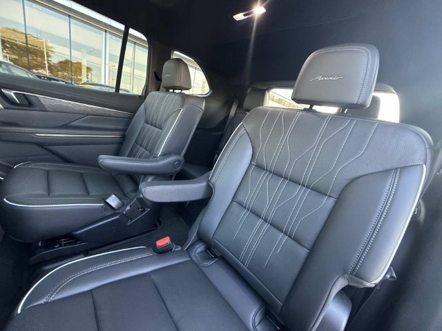 Used 2026 Buick Enclave Avenir AWD/4WD image 32