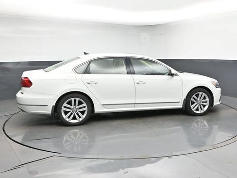 Used 2016 Volkswagen Passat 3.6 SEL Premium FWD image 9