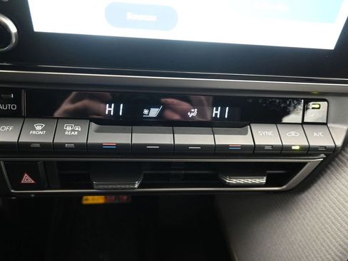 Used 2025 Toyota Camry SE image 15