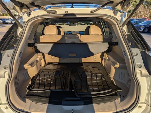 Used 2016 Nissan Rogue SL w/ SL Premium Package image 12