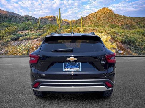 Used 2026 Chevrolet Trax LT w/ LT Convenience Package FWD image 6
