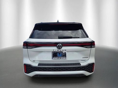 Used 2025 Volkswagen Tiguan SE R-Line AWD/4WD image 4