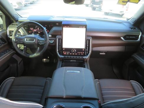 Used 2025 GMC Yukon Denali Ultimate image 13